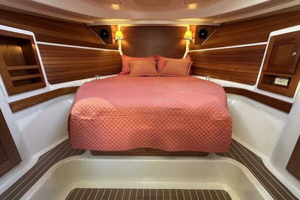 BELLA FAMIGLIA 32ft Back Cove Yacht For Sale