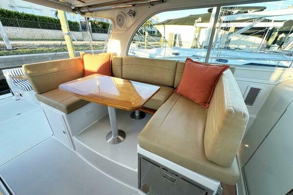BELLA FAMIGLIA 32ft Back Cove Yacht For Sale