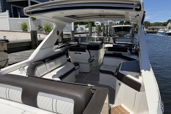 Freedom 32ft Sea Ray Yacht For Sale