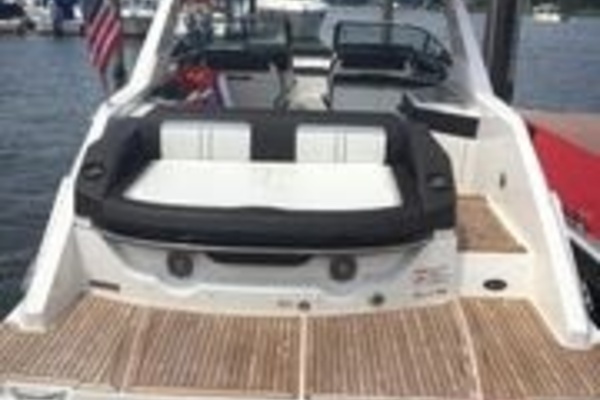 2017 Sea Ray 32