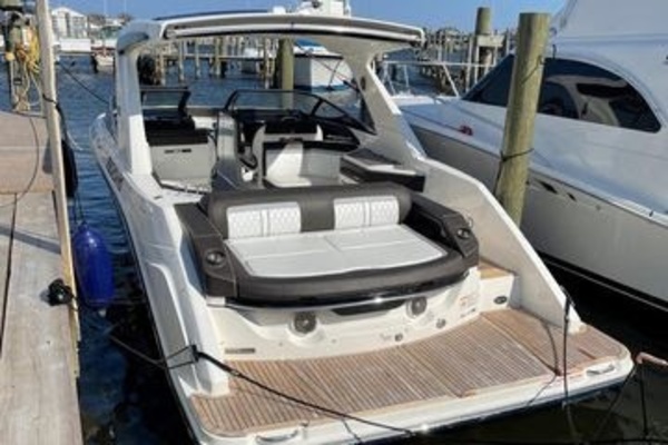 Freedom 32ft Sea Ray Yacht For Sale