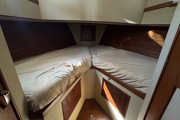 Pond Lily 32ft Grand Banks Yacht For Sale