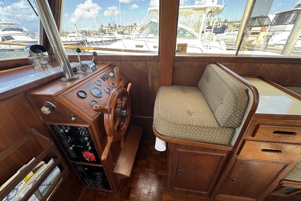 Pond Lily 32ft Grand Banks Yacht For Sale