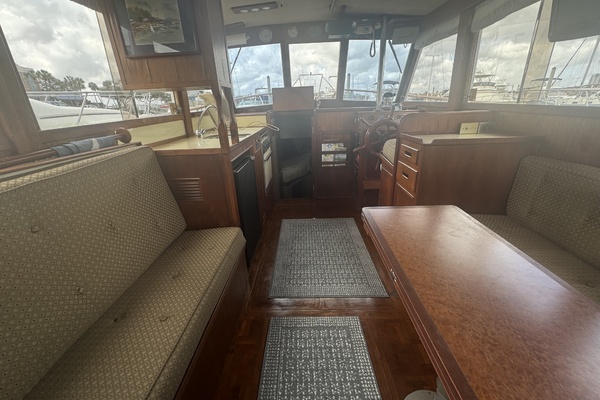 Pond Lily 32ft Grand Banks Yacht For Sale