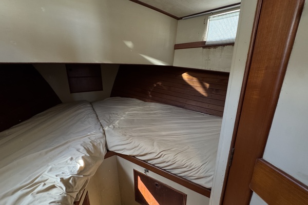 Pond Lily 32ft Grand Banks Yacht For Sale