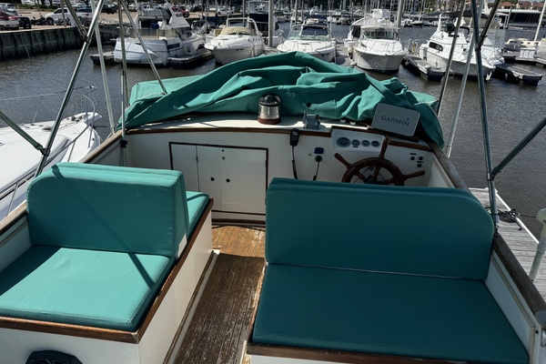 Pond Lily 32ft Grand Banks Yacht For Sale