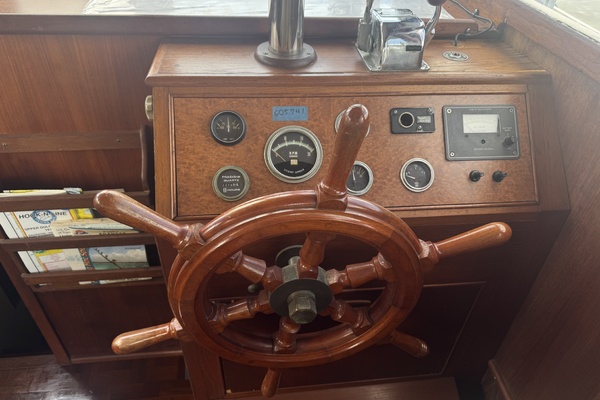 Pond Lily 32ft Grand Banks Yacht For Sale