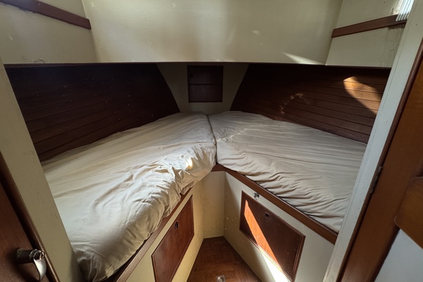 Pond Lily 32ft Grand Banks Yacht For Sale