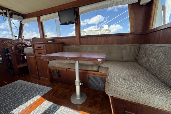 Pond Lily 32ft Grand Banks Yacht For Sale