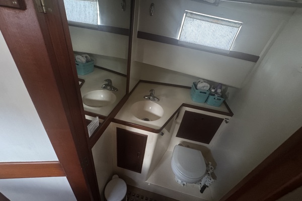 Pond Lily 32ft Grand Banks Yacht For Sale