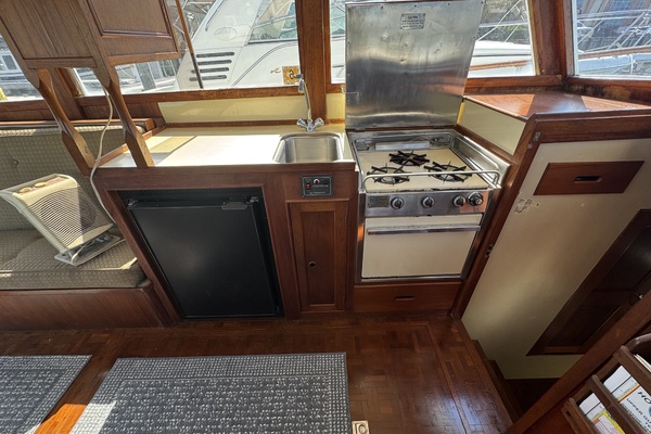 Pond Lily 32ft Grand Banks Yacht For Sale