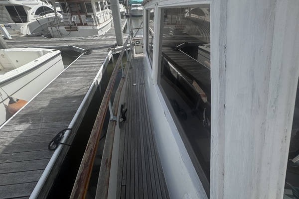 Pond Lily 32ft Grand Banks Yacht For Sale