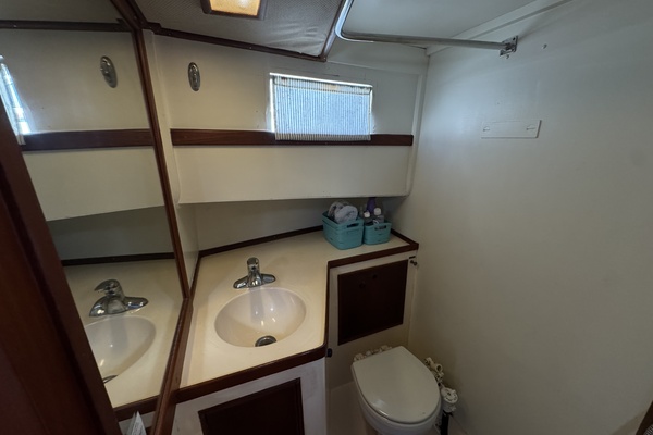 Pond Lily 32ft Grand Banks Yacht For Sale