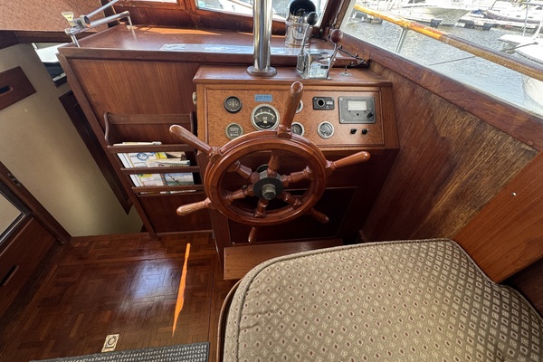 Pond Lily 32ft Grand Banks Yacht For Sale