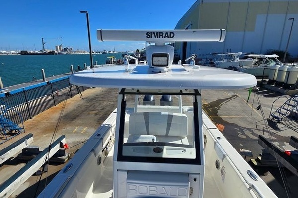 2022 Robalo 27