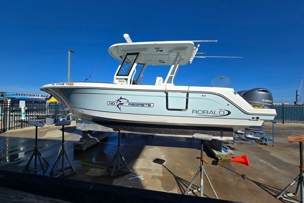 2022 Robalo 27