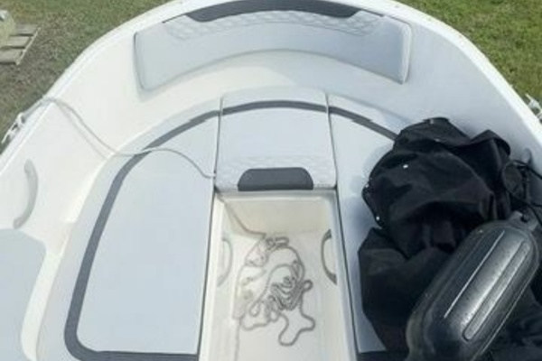 Photo of the 2023 Bayliner 