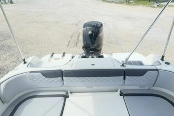 Photo of the 2023 Bayliner 