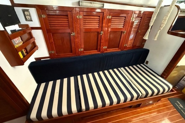 Photo of the 1979 CSY 44 "DARBY ANNE"