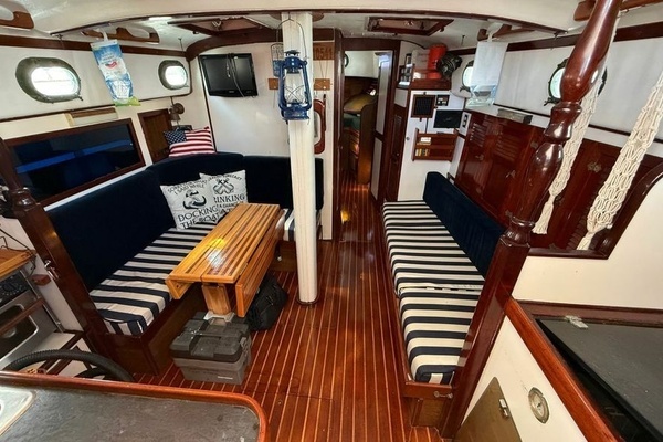 Photo of the 1979 CSY 44 "DARBY ANNE"