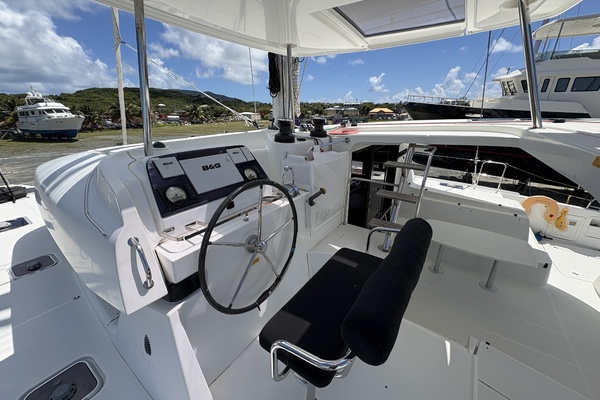 Apres Sail 42ft Lagoon Yacht For Sale