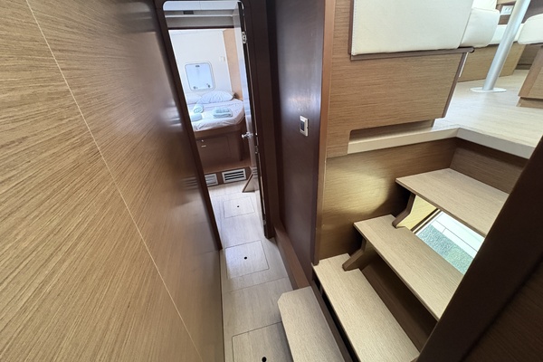 Apres Sail 42ft Lagoon Yacht For Sale