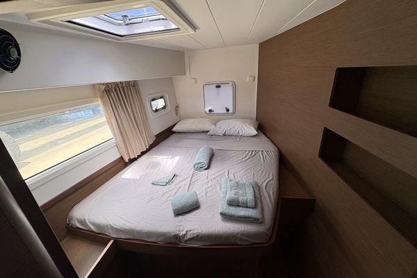 Apres Sail 42ft Lagoon Yacht For Sale