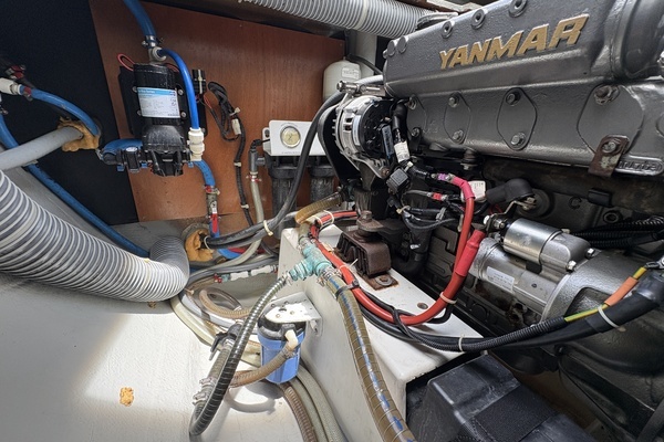 Lagoon 42 Yacht For Sale