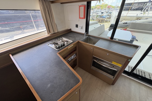 Apres Sail 42ft Lagoon Yacht For Sale