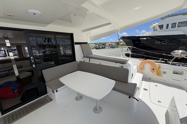 Apres Sail 42ft Lagoon Yacht For Sale