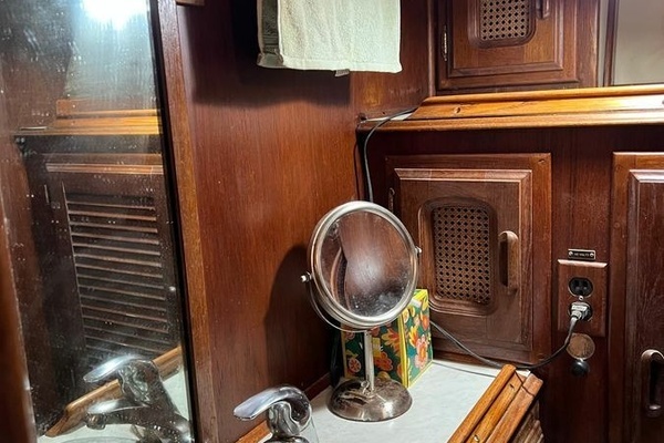 Photo of the 1978 Islander Freeport 41 "LONG SHOT"