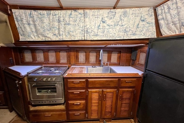 Photo of the 1978 Islander Freeport 41 "LONG SHOT"