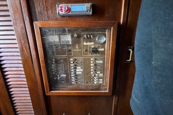 Photo of the 1978 Islander Freeport 41 "LONG SHOT"