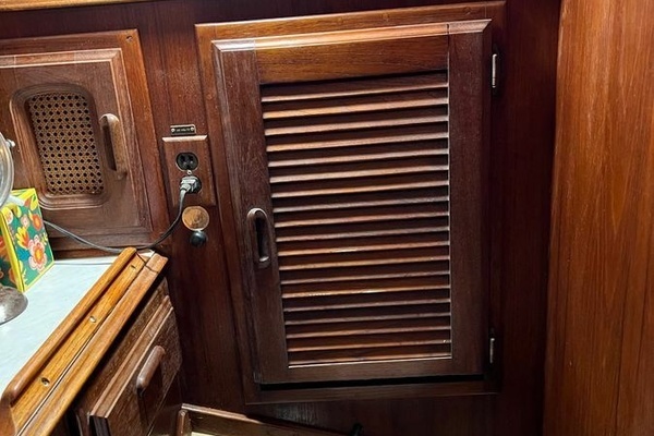 Photo of the 1978 Islander Freeport 41 "LONG SHOT"