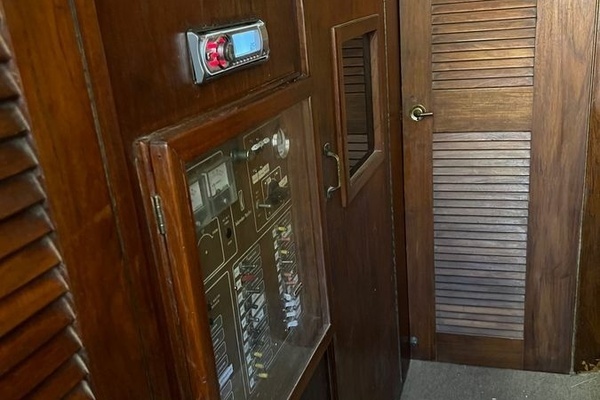 Photo of the 1978 Islander Freeport 41 "LONG SHOT"