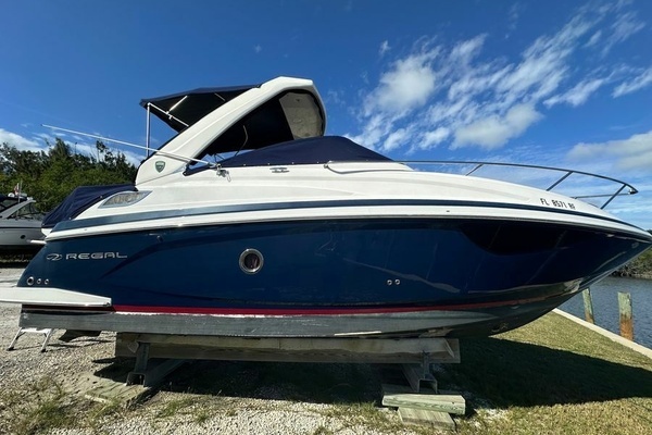 28-ft-Regal-2017-LaDonaPatricia-Merritt Island Florida United States yacht for sale