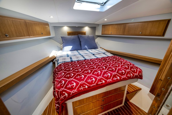 42ft Mag Bay Yacht For Sale