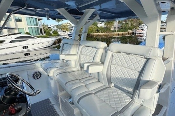 Photo of the 2023 Pursuit S 428 Sport