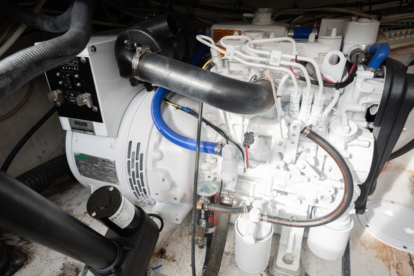 2011 Contender 40 Express