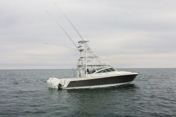 2011 Contender 40 Express