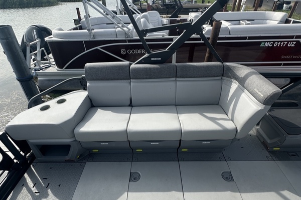 Photo of the 2023 Sea-Doo Switch Cruise 21