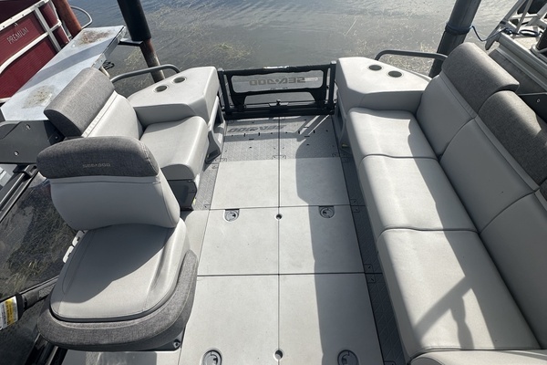 Photo of the 2023 Sea-Doo Switch Cruise 21