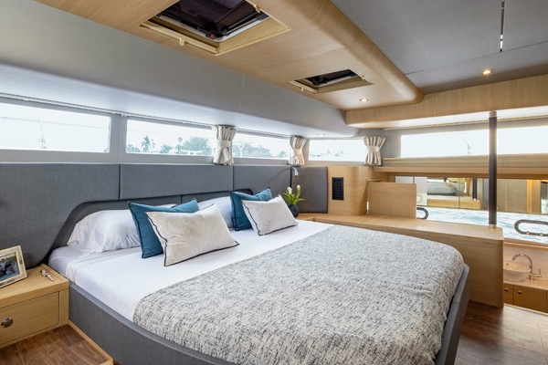 54ft Aquila Yacht For Sale