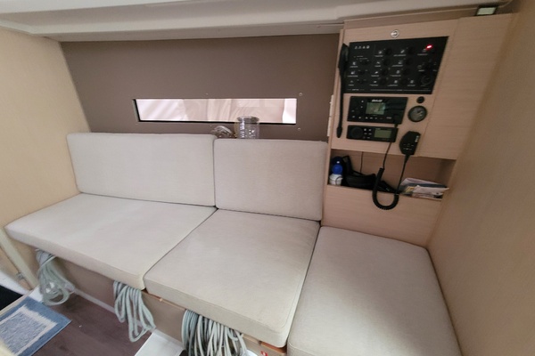 Earling 30ft Beneteau Yacht For Sale
