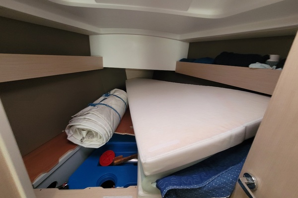 Earling 30ft Beneteau Yacht For Sale