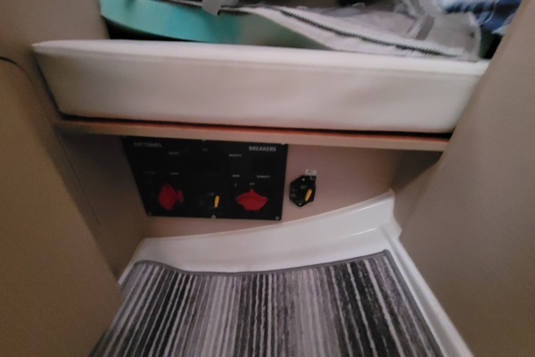 Earling 30ft Beneteau Yacht For Sale