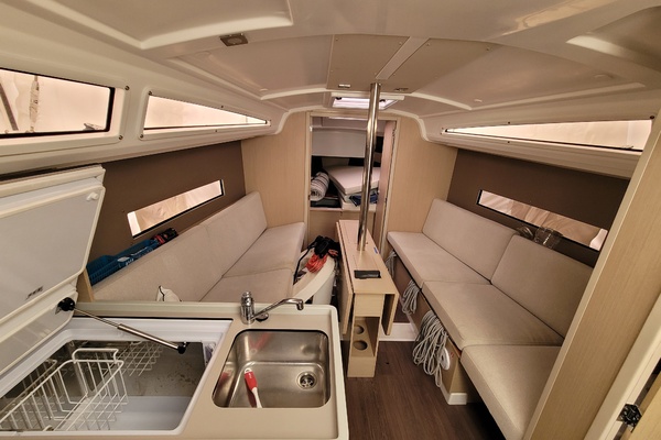 Earling 30ft Beneteau Yacht For Sale