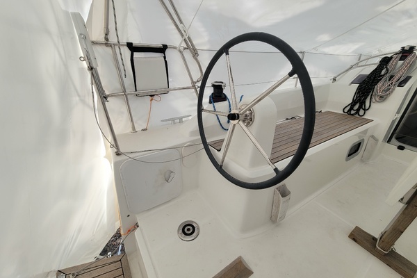 Earling 30ft Beneteau Yacht For Sale