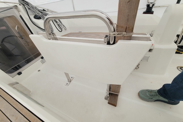 Earling 30ft Beneteau Yacht For Sale