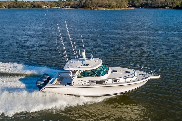 2015 Pursuit 38